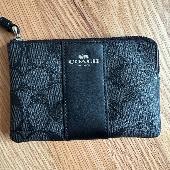 EUC Coach wristlet - Picture 2 of 5